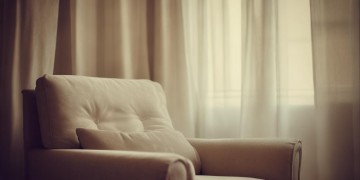 肩膀借给你靠出自哪首歌？