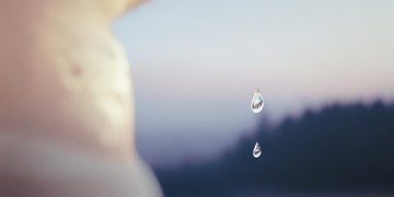 说好不悲伤为何泪红了眼眶究竟是哪首歌？